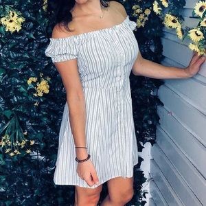 NWOT Off The Shoulder Dress with pockets